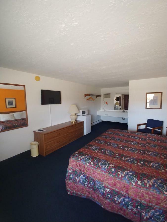 New Hampton Amerivu Inn Harvest Estates מראה חיצוני תמונה
